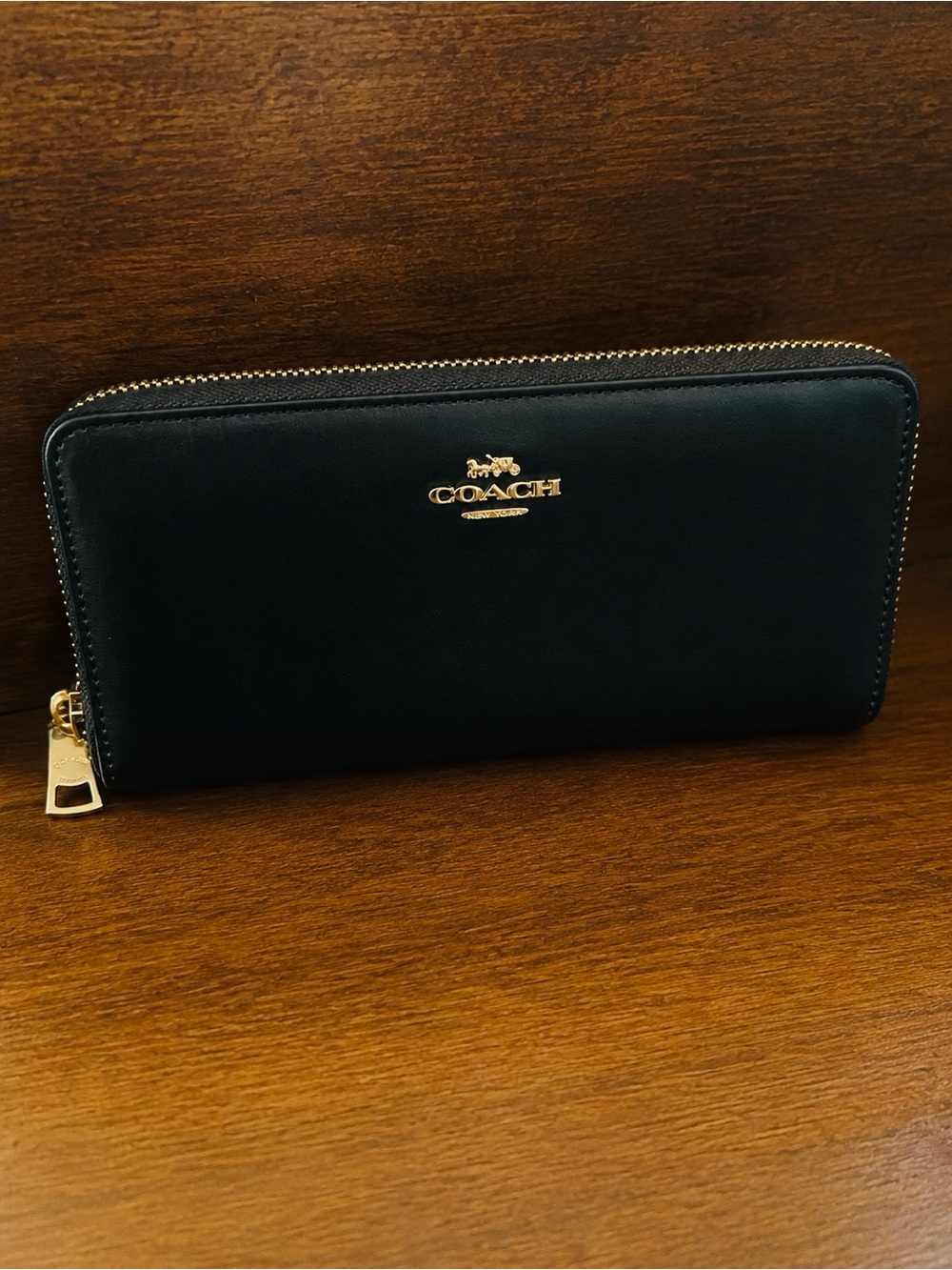 Coach Black Leather
Long Zip Wallet with Gold Logo